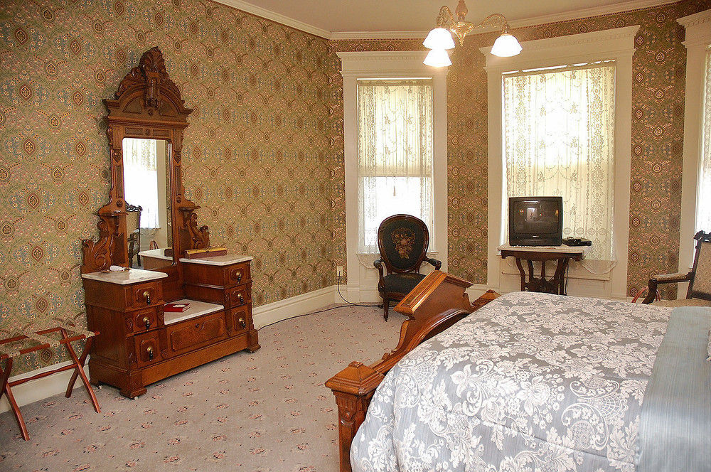 The Grand Anne Bed And Breakfast Keokuk Exterior photo
